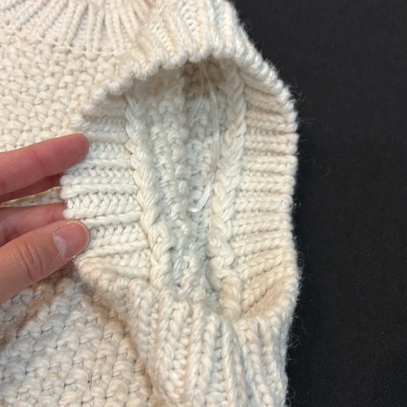 H&M Off-White Chunky Knit Sweater Vest - Picture 4 of 8